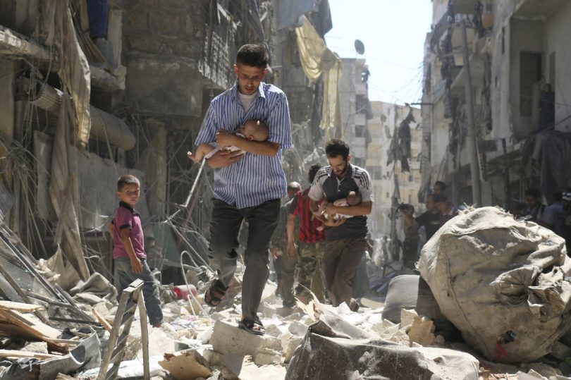 Autor: Ameer Alhalbi, Syria, Agence France-Presse.
Segundo premio Spot News (noticias de actualidad), categoría series
Rescued From the Rubble. 