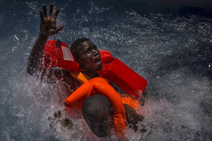 Autor: Mathieu Willcocks, Inglaterra.
Tercer premio Spot News (noticias de actualidad), categoría series
Mediterranean Migration. 