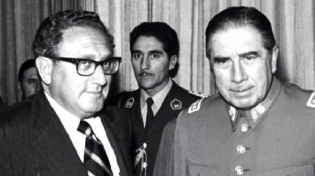 Piden en Noruega arresto de Henry Kissinger