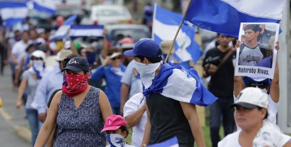 Pueblo realiza cadena humana por presos políticos