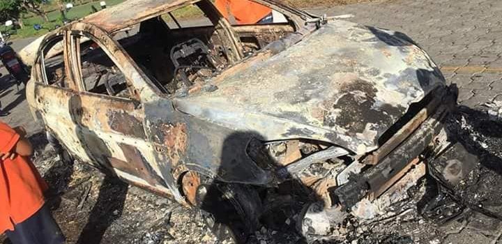 Paramilitares asesinan y queman a taxista en León