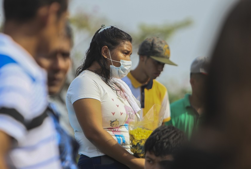 Miles lloran a sus familiares muertos por Coronavirus en Nicaragua
