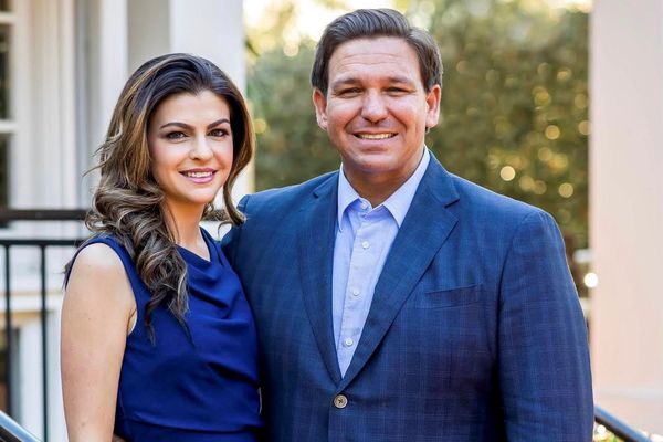 Ron DeSantis junto a su esposa